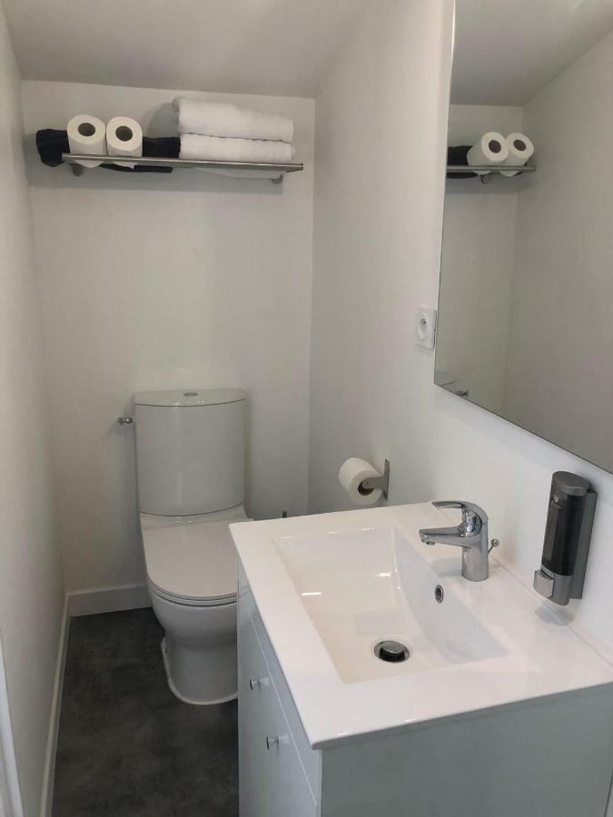 La Cabane Centre La Breche Wifi Calme Linge De Pressing نيورْ المظهر الخارجي الصورة